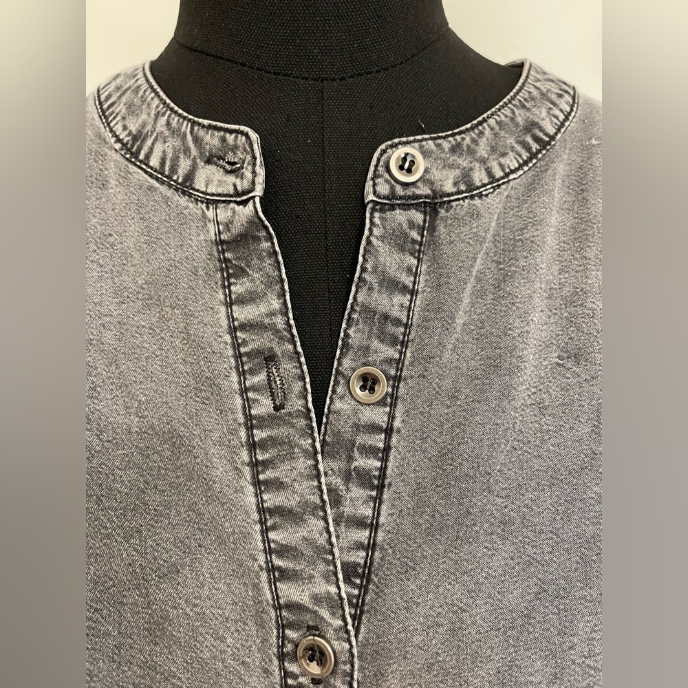 Doe & Rae Gray Button-Up Shirt - Picture 6 of 6